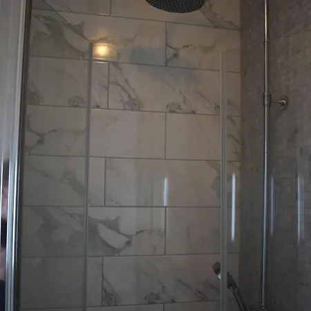 Large 1 Bedroom In Παρίσι